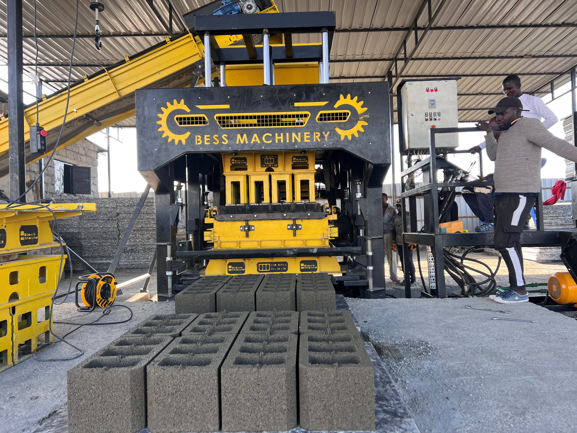 ماكينة البلوك نصف أوتوماتيكية