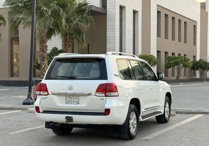 تيوتا لاند كروزر GXR 2011